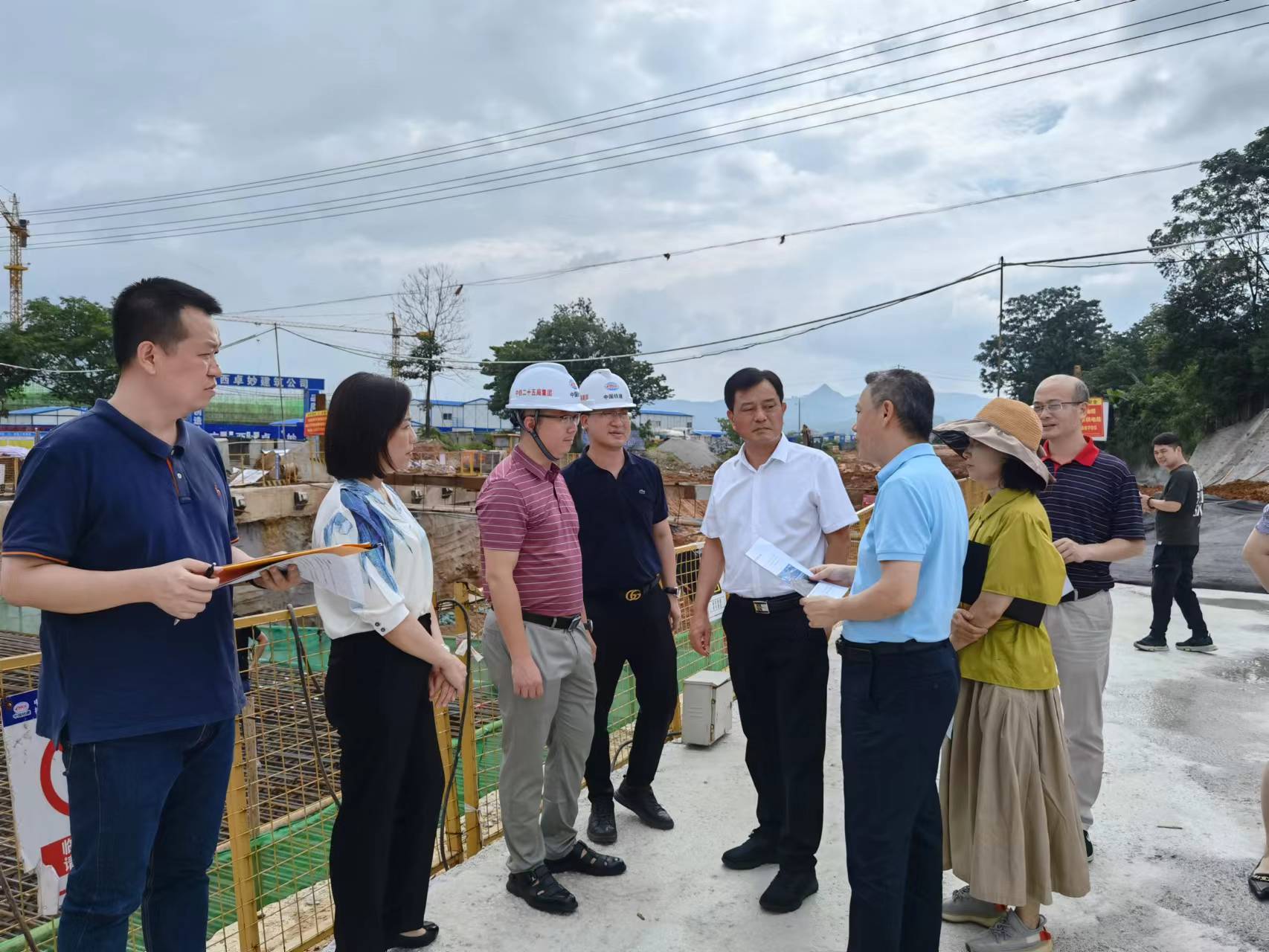 市人民政府副市长王鸿鹄带队到航二路延长线项目现场调研